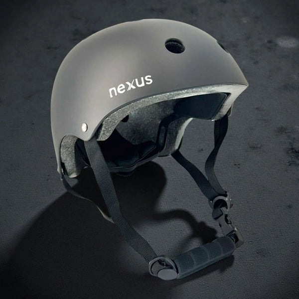 Stuntstep Helm Nexus Zwart