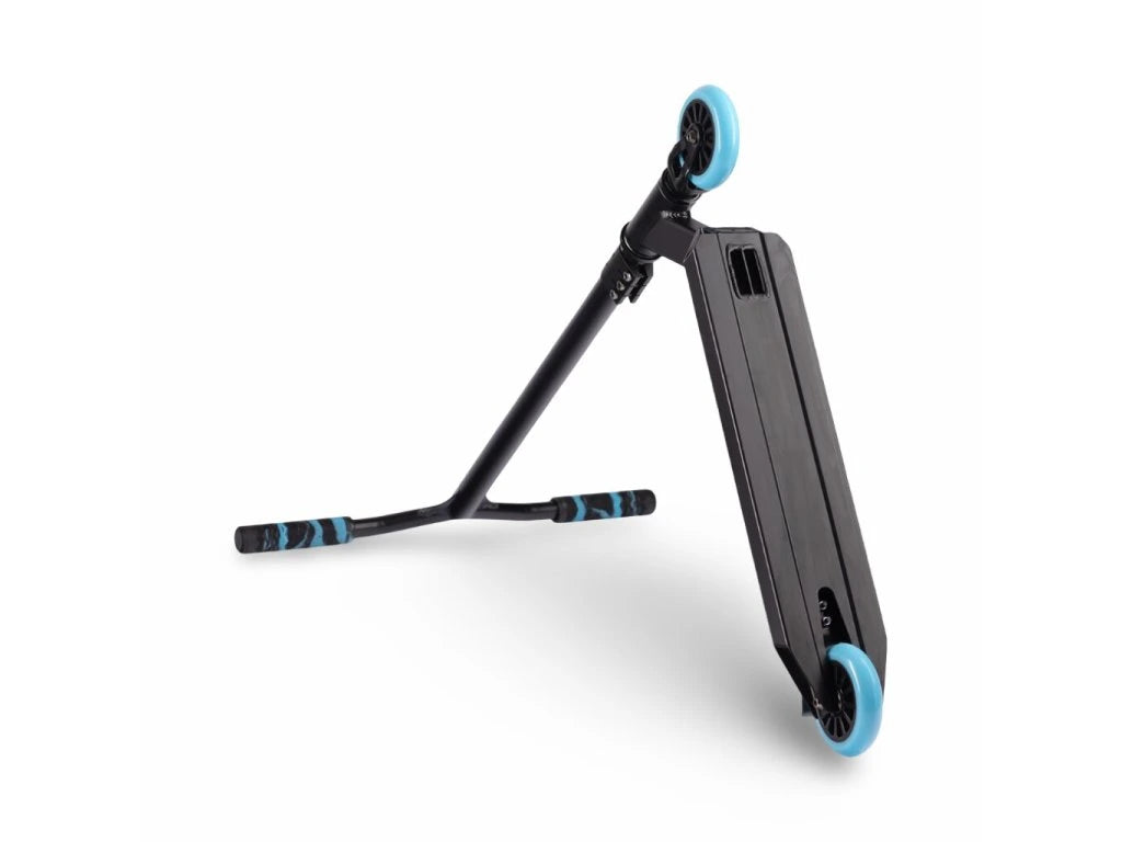 SKITT Stuntstep Spike Zwart - Blauw 79cm