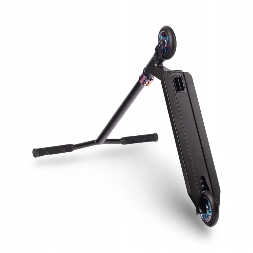 Skitt Stuntstep Impact Zwart - Neochrome 84cm