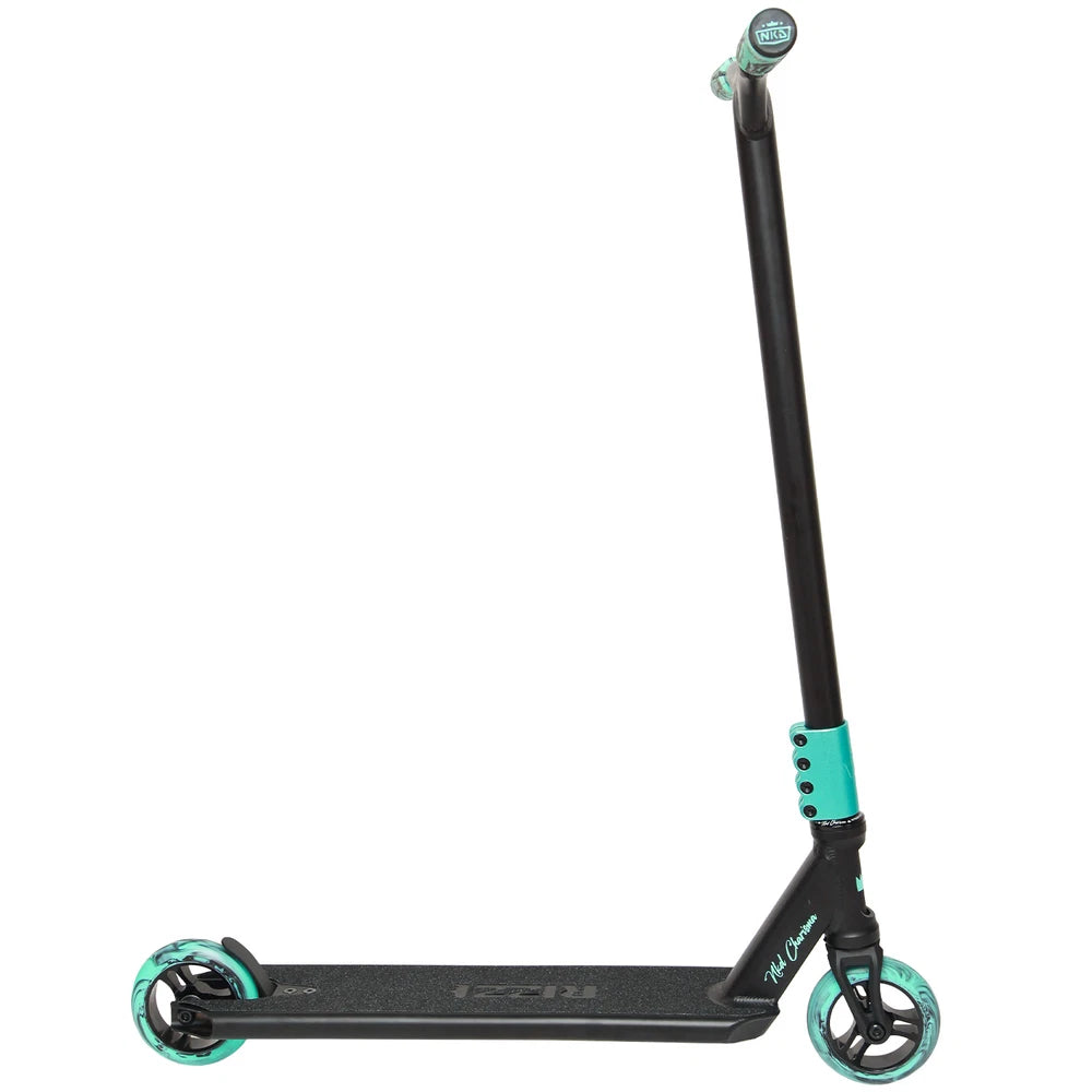 NKD Rizz Stuntstep Zwart Teal 88cm