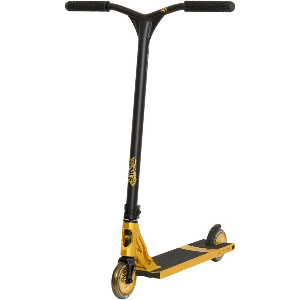 NKD Stuntstep Nitro Goud / Zwart 82cm
