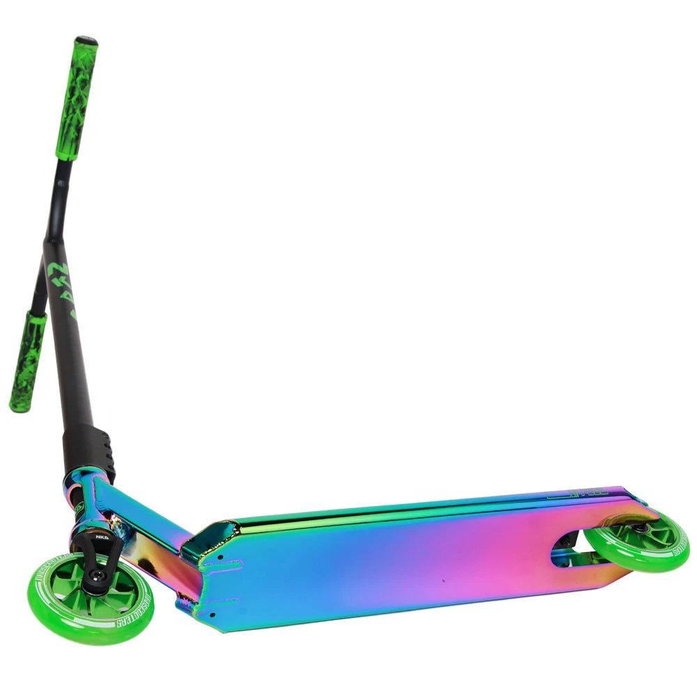 NKD Fuel Stuntstep Neochrome Zwart 84cm