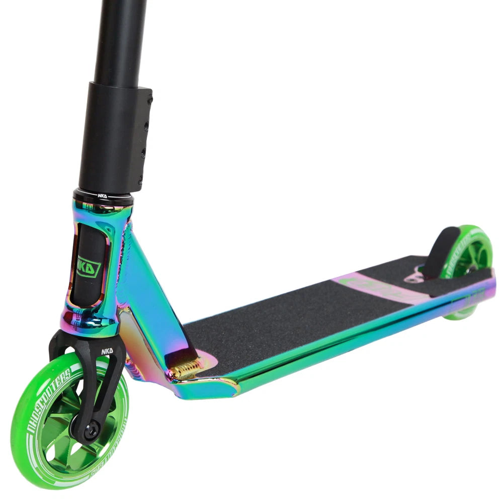 NKD Fuel Stuntstep Neochrome Zwart 84cm