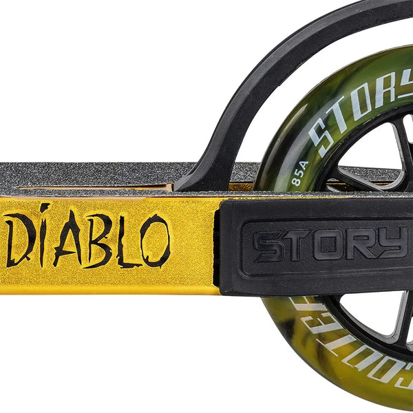 Story / NKD Diablo 2025 V2 Stuntstep Goud Zwart 78.5cm