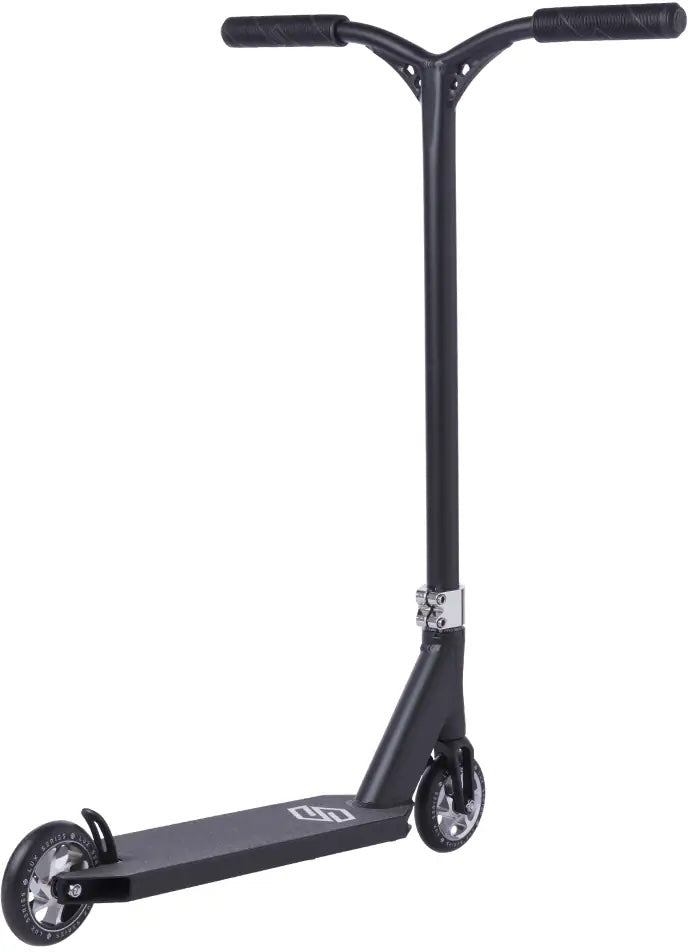 Striker Lux Scooter Black Chrome