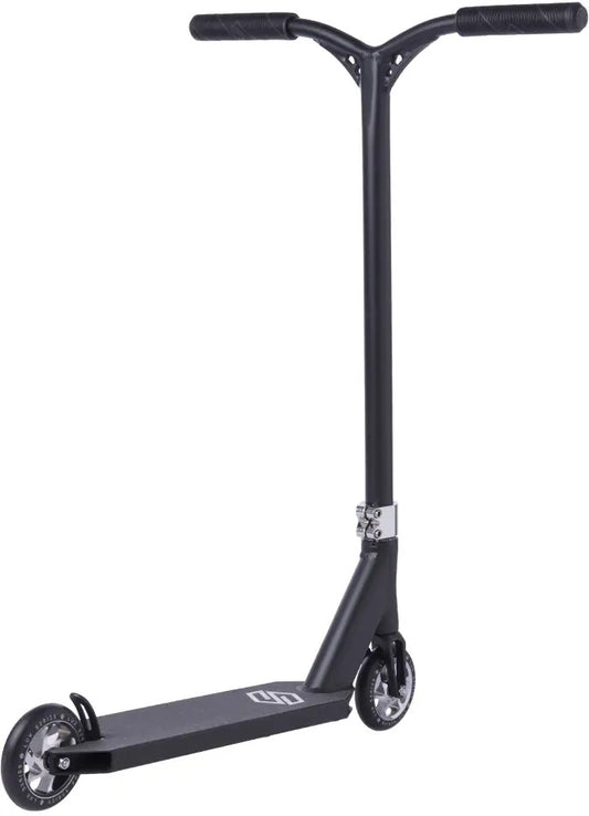Striker Lux Scooter Black Chrome