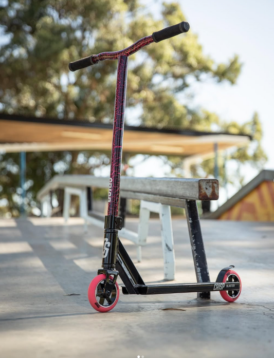 Crisp Stuntstep Zwart Roze 82cm