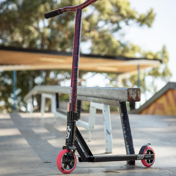 Crisp Stuntstep Zwart Roze 82cm